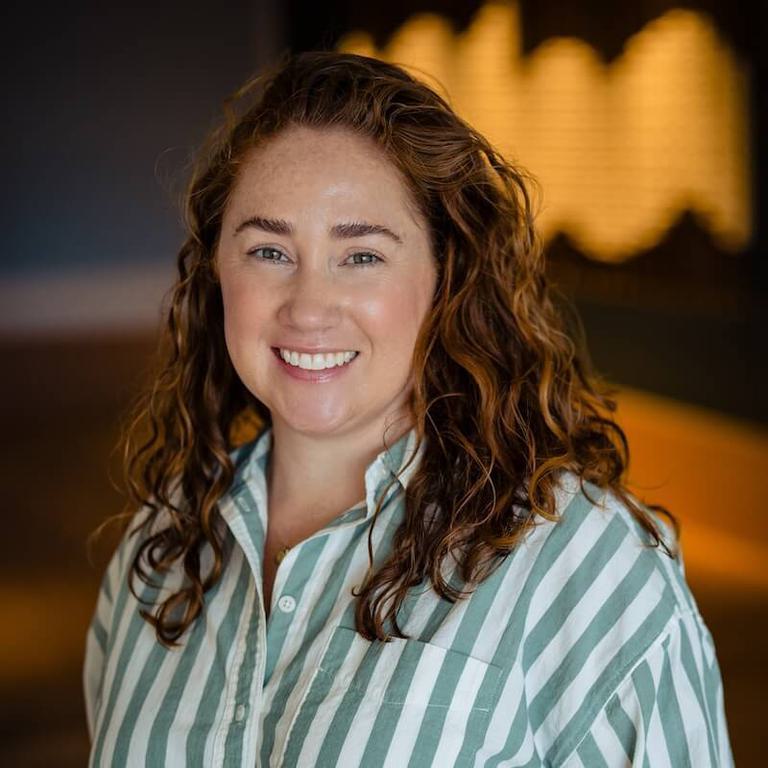 Headshot of Leslie Hepner, interior