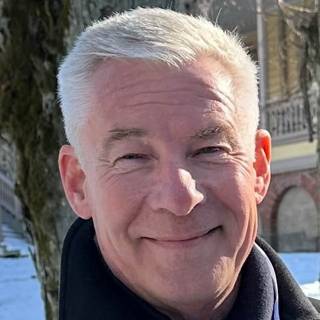 Headshot of Tomas Mustelin