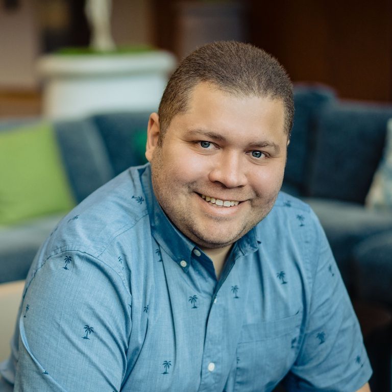 Headshot of Gabriel Pérez