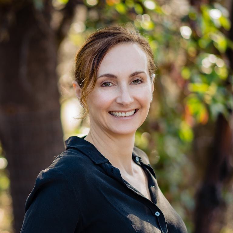 Headshot of Holly Vance